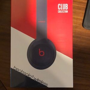 UNOPENED Beats Solo 3 wireless (CLUB COLLECTION)